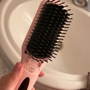 L’ANGE straightening brush